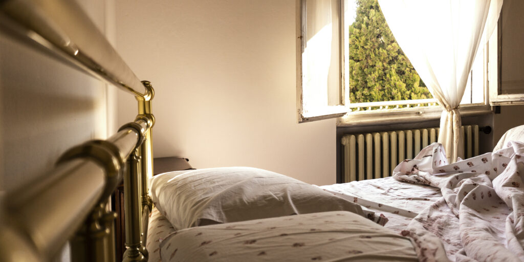 camera da letto felice copia
